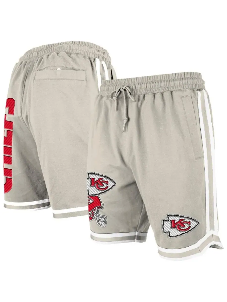 New Era Мужские светло-бежевые шорты Kansas City Chiefs Stone с многослойной нашивкой — изображение 1 из 3, светлый бежевый