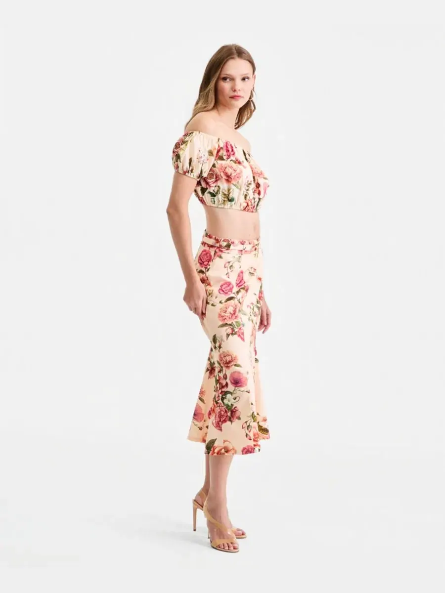 Комплект из топа с открытыми плечами и юбки миди с цветочным принтом Ryan GUESS, Cosmic Peony Print — изображение 2 из 4