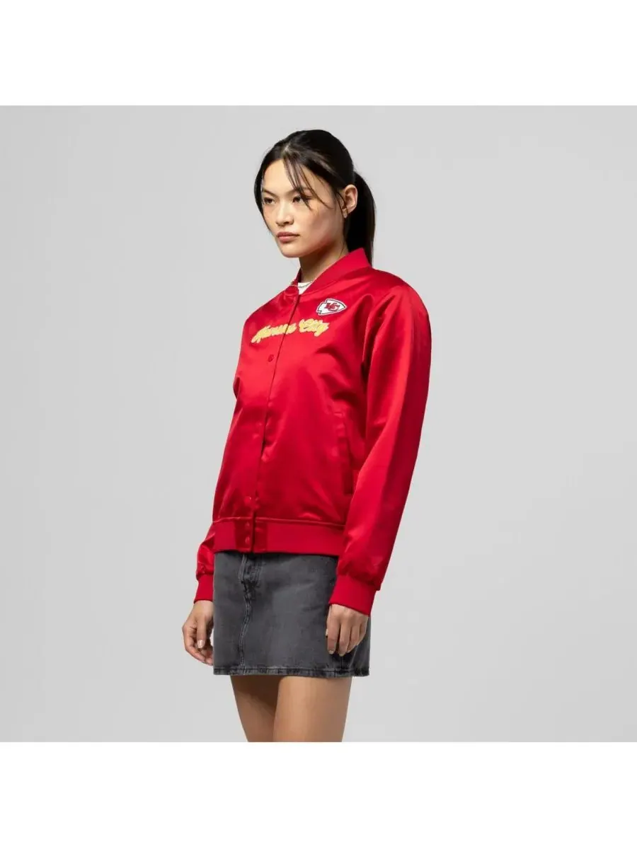 Mitchell & Ness Женская красная атласная куртка Kansas City Chiefs с застежкой на кнопках — изображение 1 из 5, красный