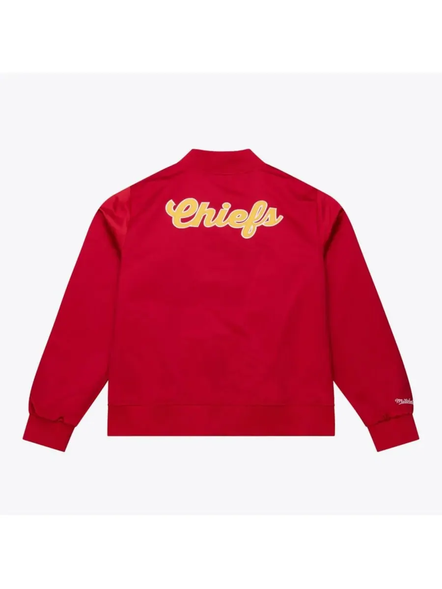 Mitchell & Ness Женская красная атласная куртка Kansas City Chiefs с застежкой на кнопках — изображение 2 из 5, красный