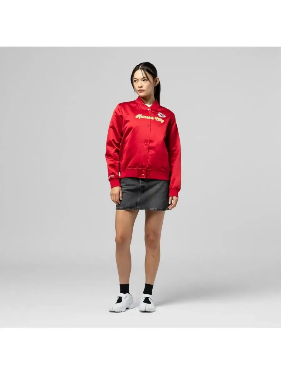 Mitchell & Ness Женская красная атласная куртка Kansas City Chiefs с застежкой на кнопках — изображение 4 из 5, красный