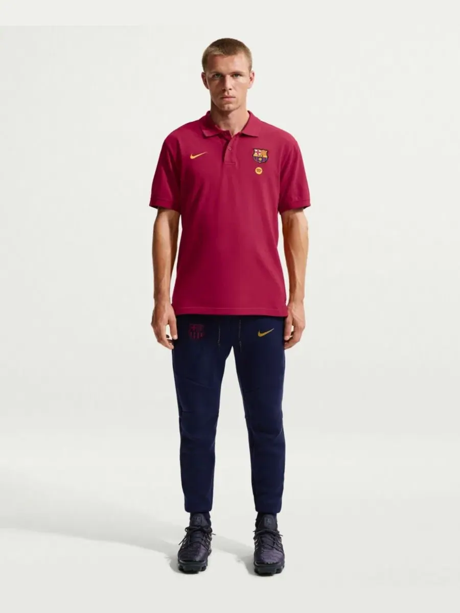 Мужское поло из хлопка с вышитым клубным гербом Barcelona 2026/27 Matchup 2.0 Nike — изображение 4 из 5, красный