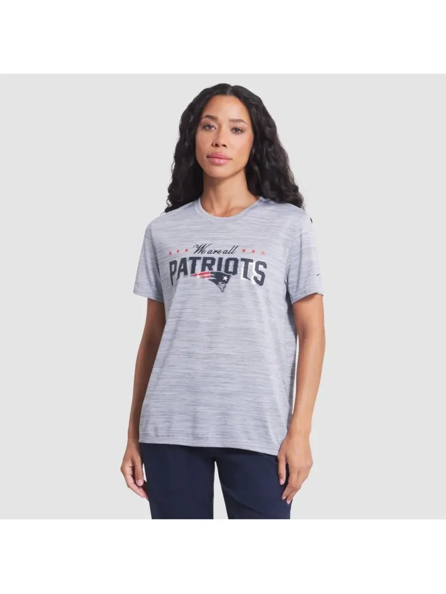 Nike Женская серебристая футболка New England Patriots 2025 Rivalries Collection Sideline Velocity