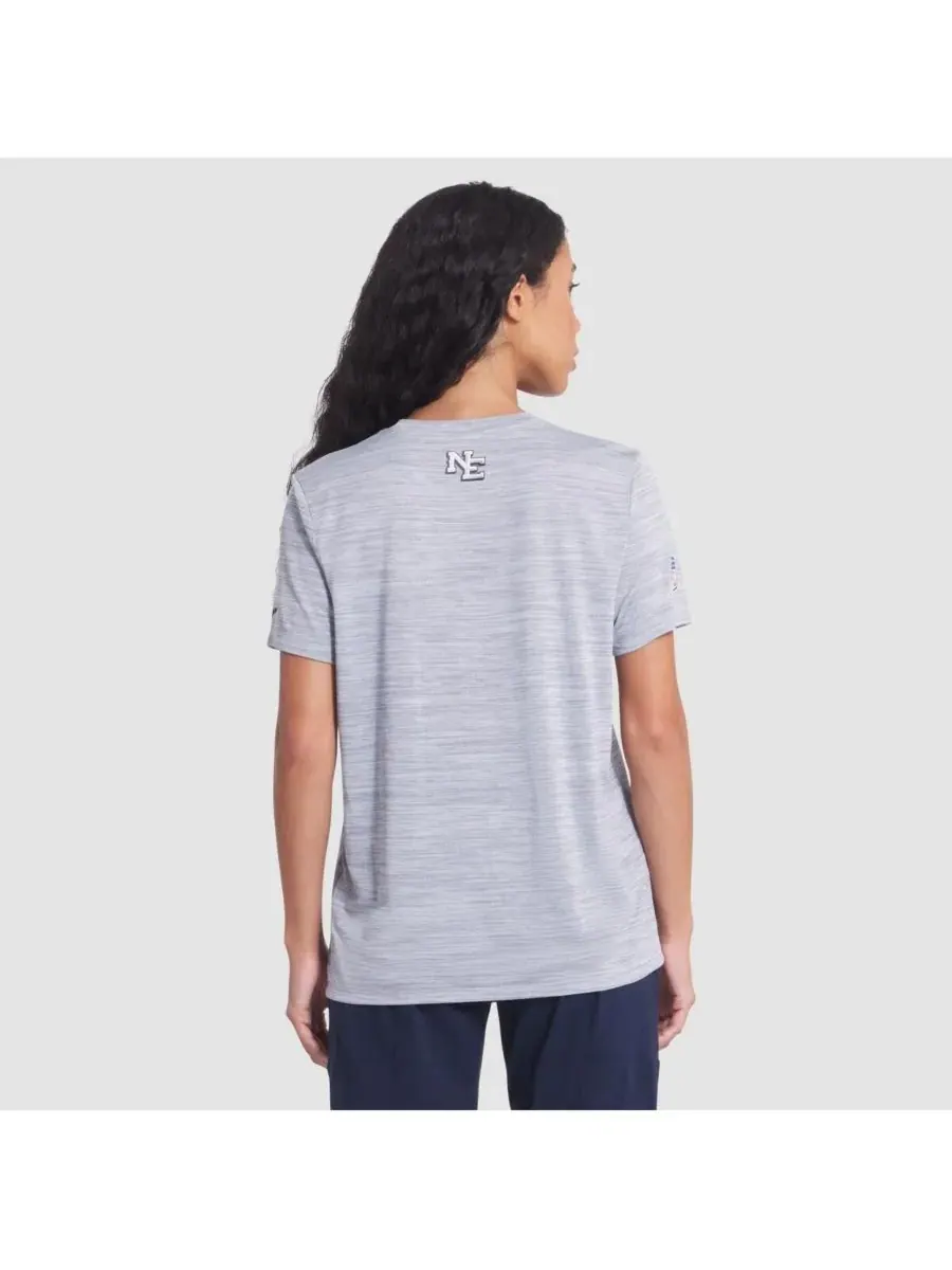 Nike Женская серебристая футболка New England Patriots 2025 Rivalries Collection Sideline Velocity — изображение 2 из 5
