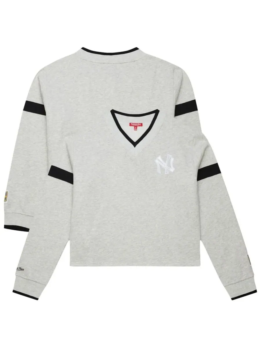 Mitchell & Ness Женская укороченная толстовка с V-образным вырезом и застежкой-пуговицей из — изображение 1 из 5, серый