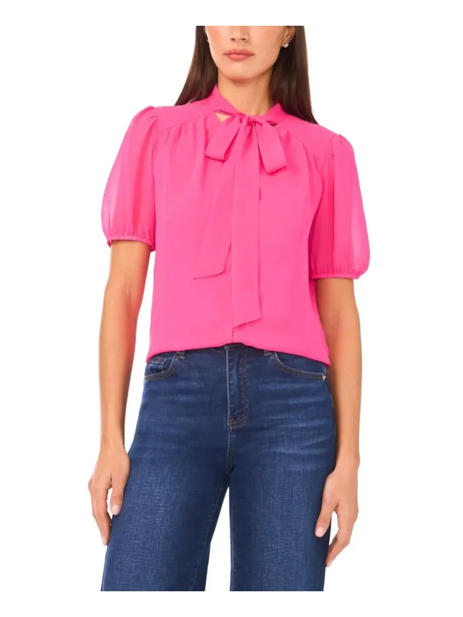 Женская блузка с короткими рукавами и бантом CeCe, Brilliant Fuchsia — изображение 1 из 5