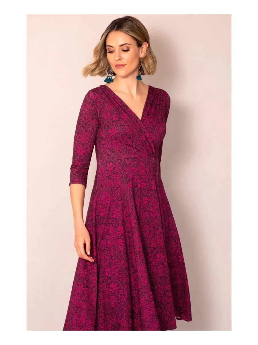 Платье миди с V-образным вырезом, рукав 3/4 Alie Street London, Wild Fucsia — изображение 5 из 8
