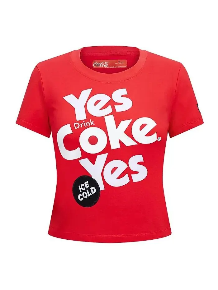 Женская красная футболка Coca-Cola Yes Coke Yes Baby Doll Freeze Max — изображение 2 из 4