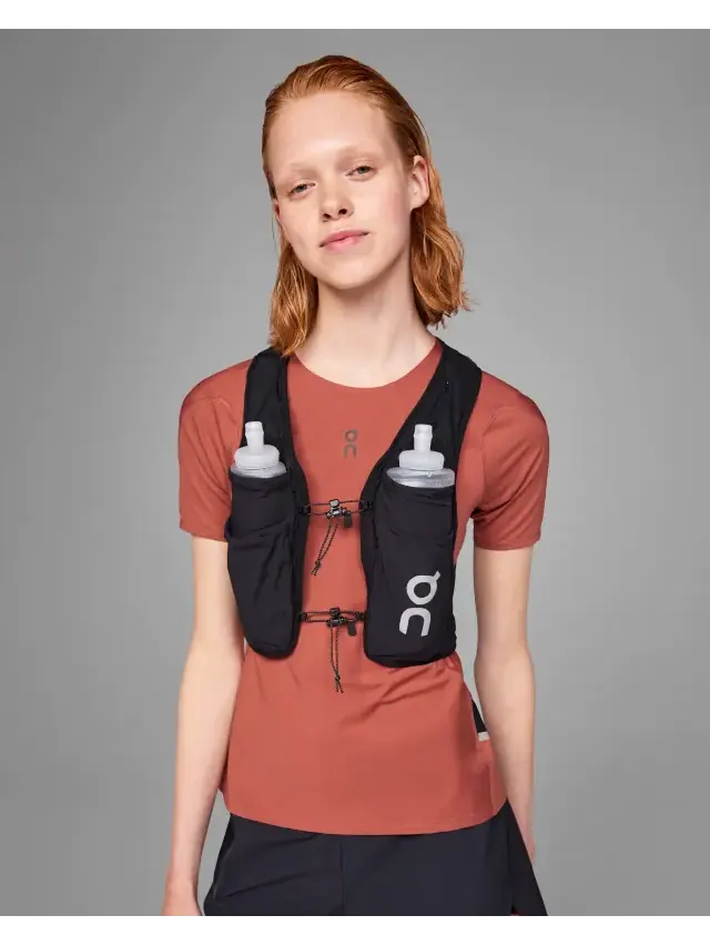 Жилет On-Running Ultra Vest 5L, для бега и трекинга — изображение 2 из 4, черный