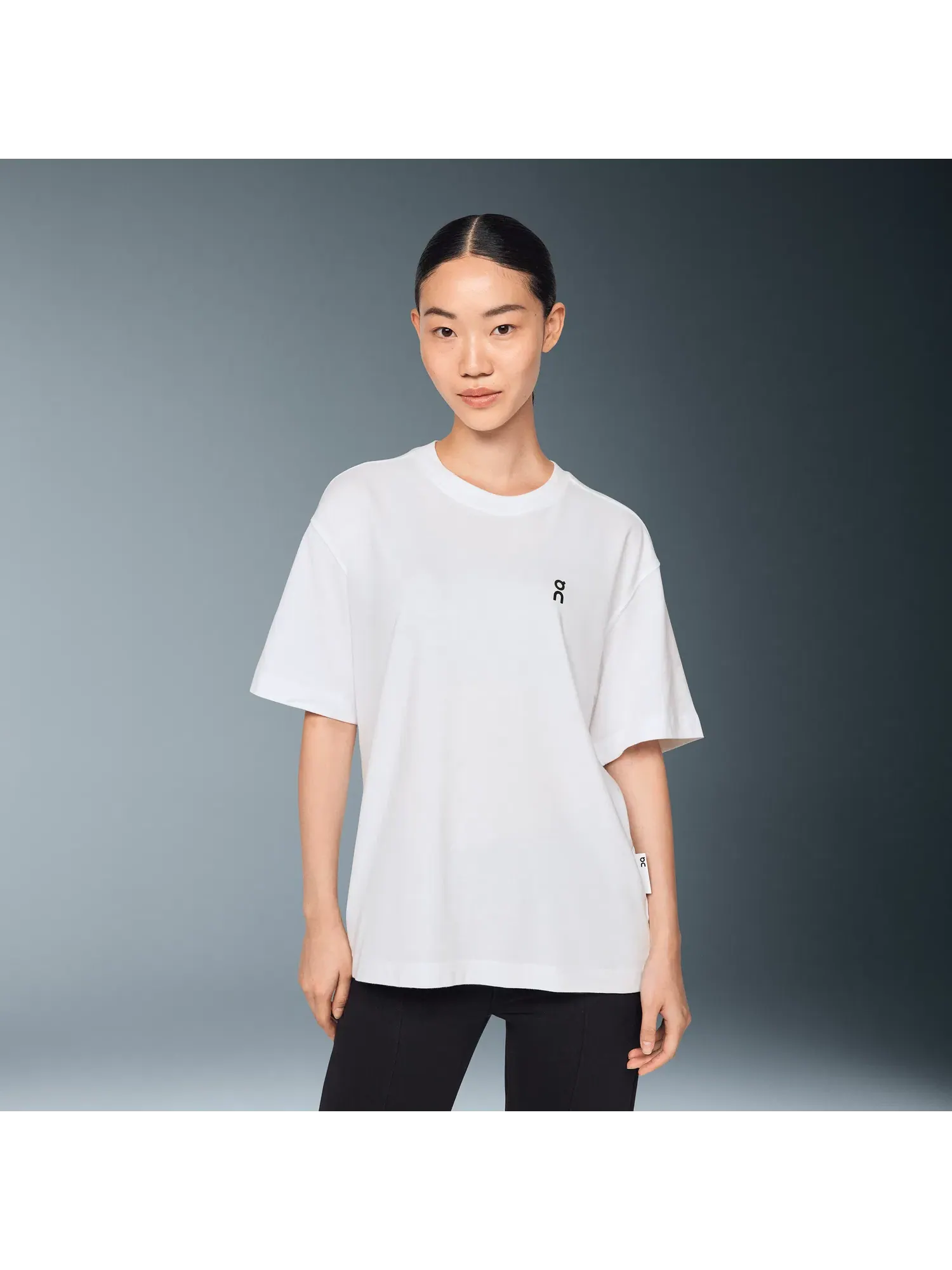 Женская футболка свободного кроя Club-T On — изображение 6 из 6, белый