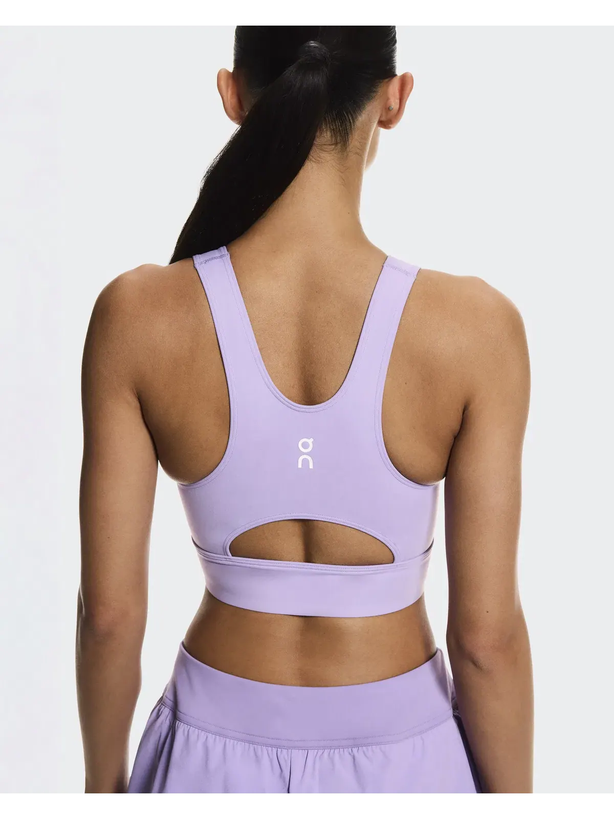 Женская теннисная футболка-кроп с открытой спиной Court Crop Top On, Bloom — изображение 5 из 7, светло-розовый