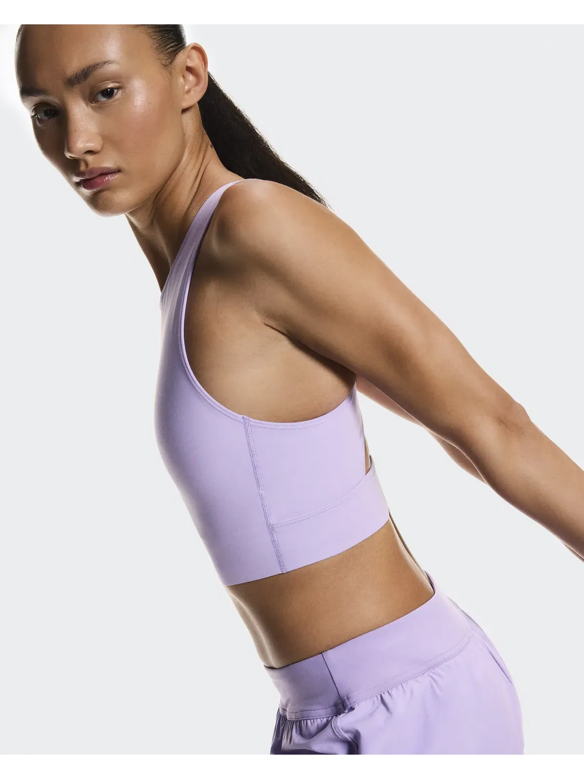 Женская теннисная футболка-кроп с открытой спиной Court Crop Top On, Bloom — изображение 6 из 7, светло-розовый
