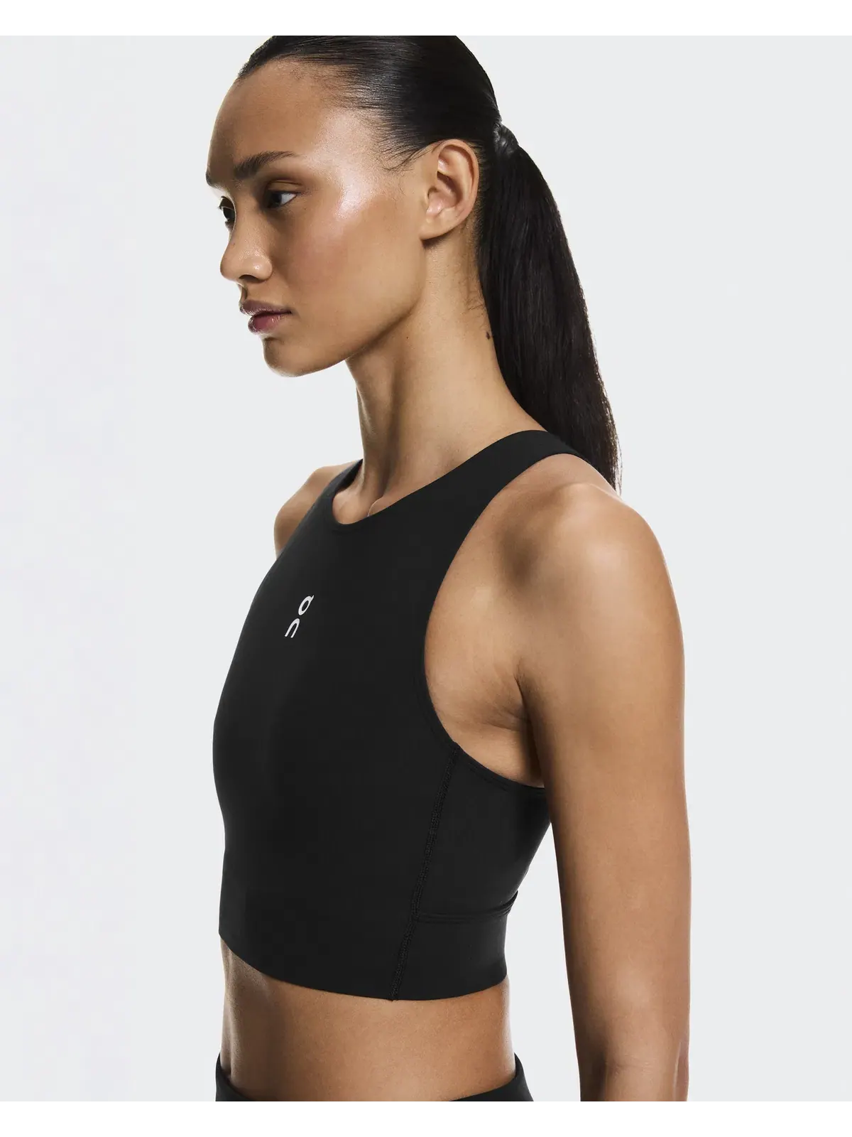 Женская теннисная футболка-кроп с открытой спиной Court Crop Top On — изображение 6 из 7, черный