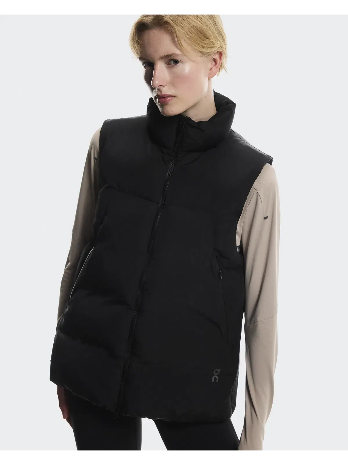 Женский жилет-пуховик с термоизоляцией All-Day Puffer Vest On — изображение 4 из 11, черный