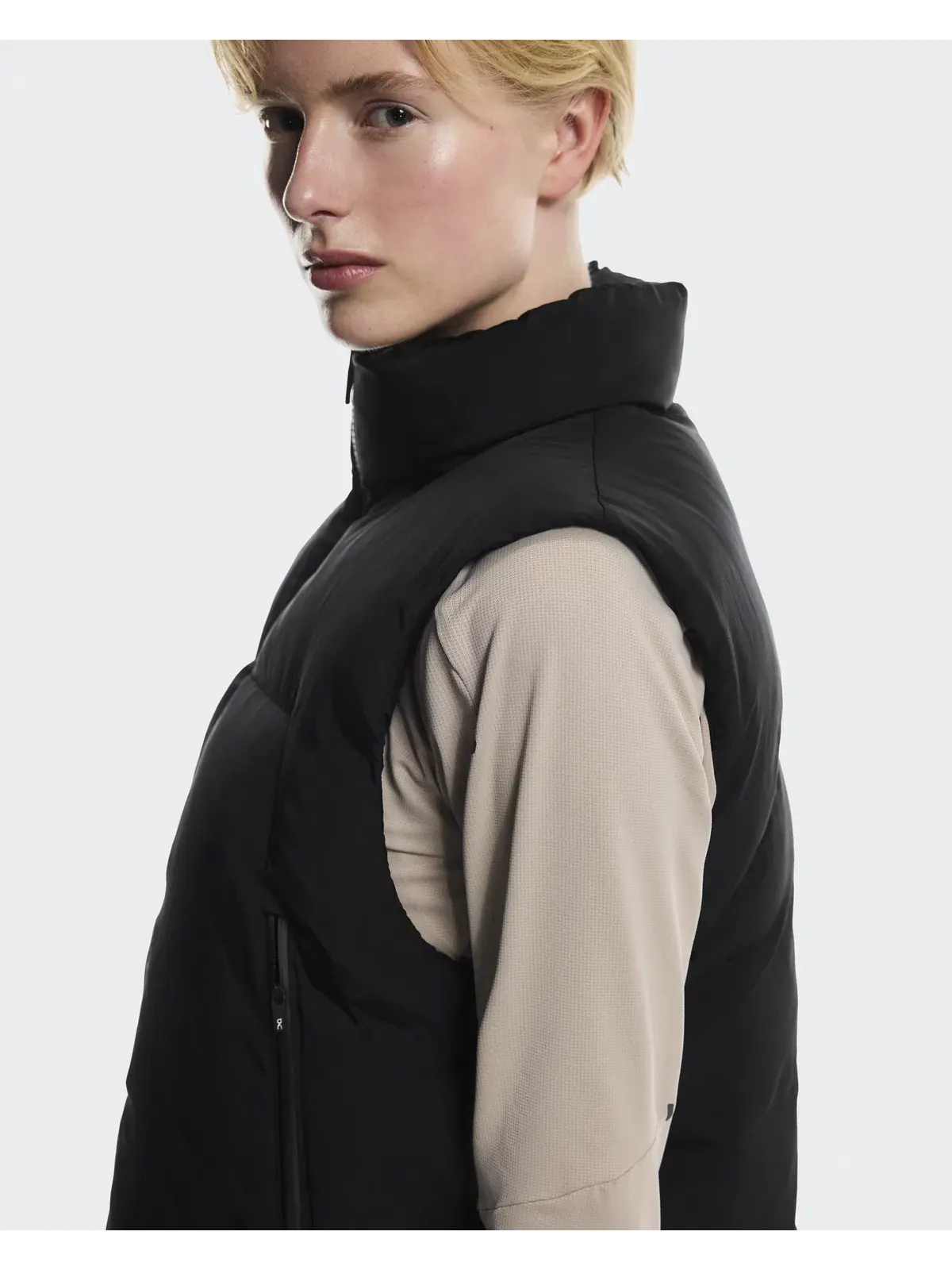 Женский жилет-пуховик с термоизоляцией All-Day Puffer Vest On — изображение 8 из 11, черный