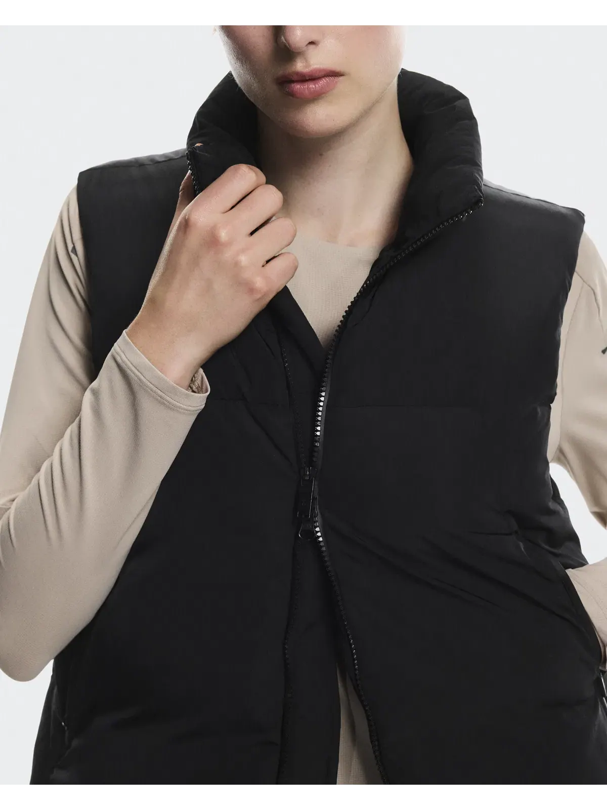 Женский жилет-пуховик с термоизоляцией All-Day Puffer Vest On — изображение 9 из 11, черный