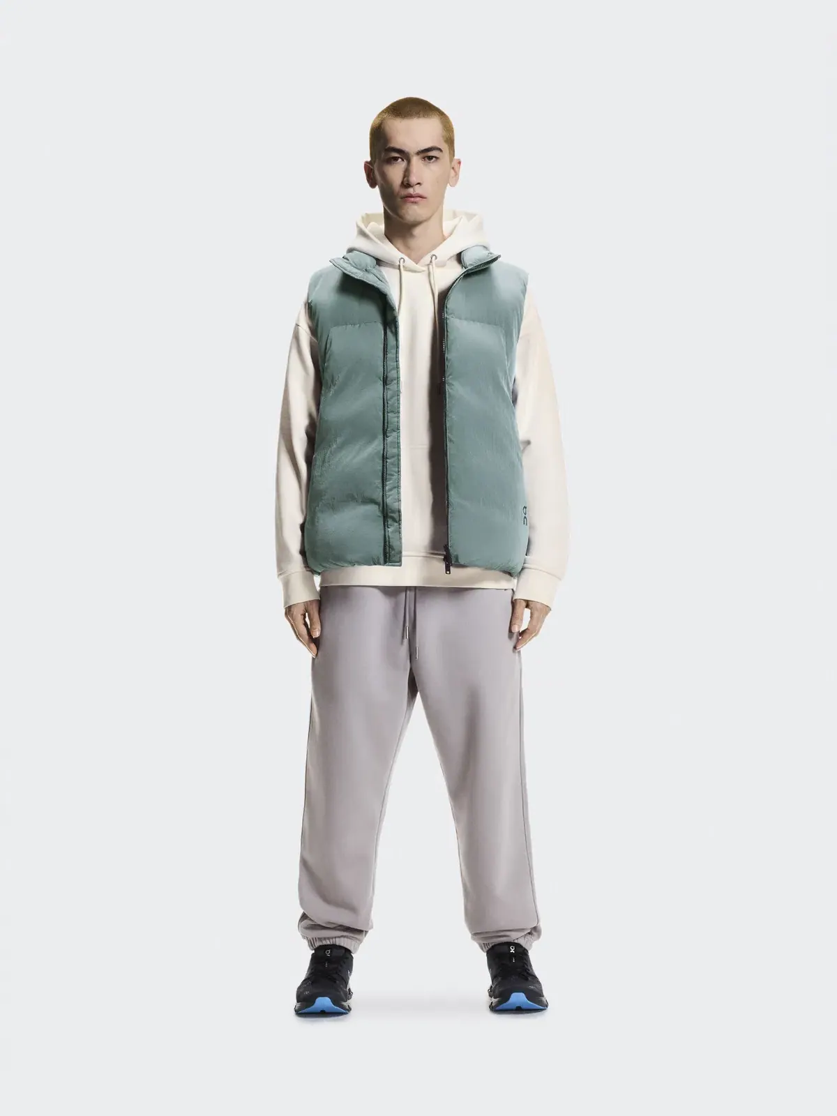 Мужской жилет с утеплителем On ThermaTec All-Day Puffer Vest On — изображение 2 из 11, приливной