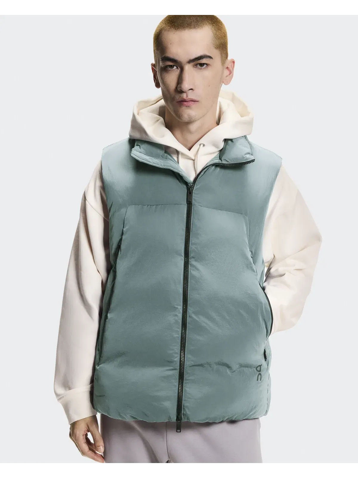 Мужской жилет с утеплителем On ThermaTec All-Day Puffer Vest On — изображение 4 из 11, приливной