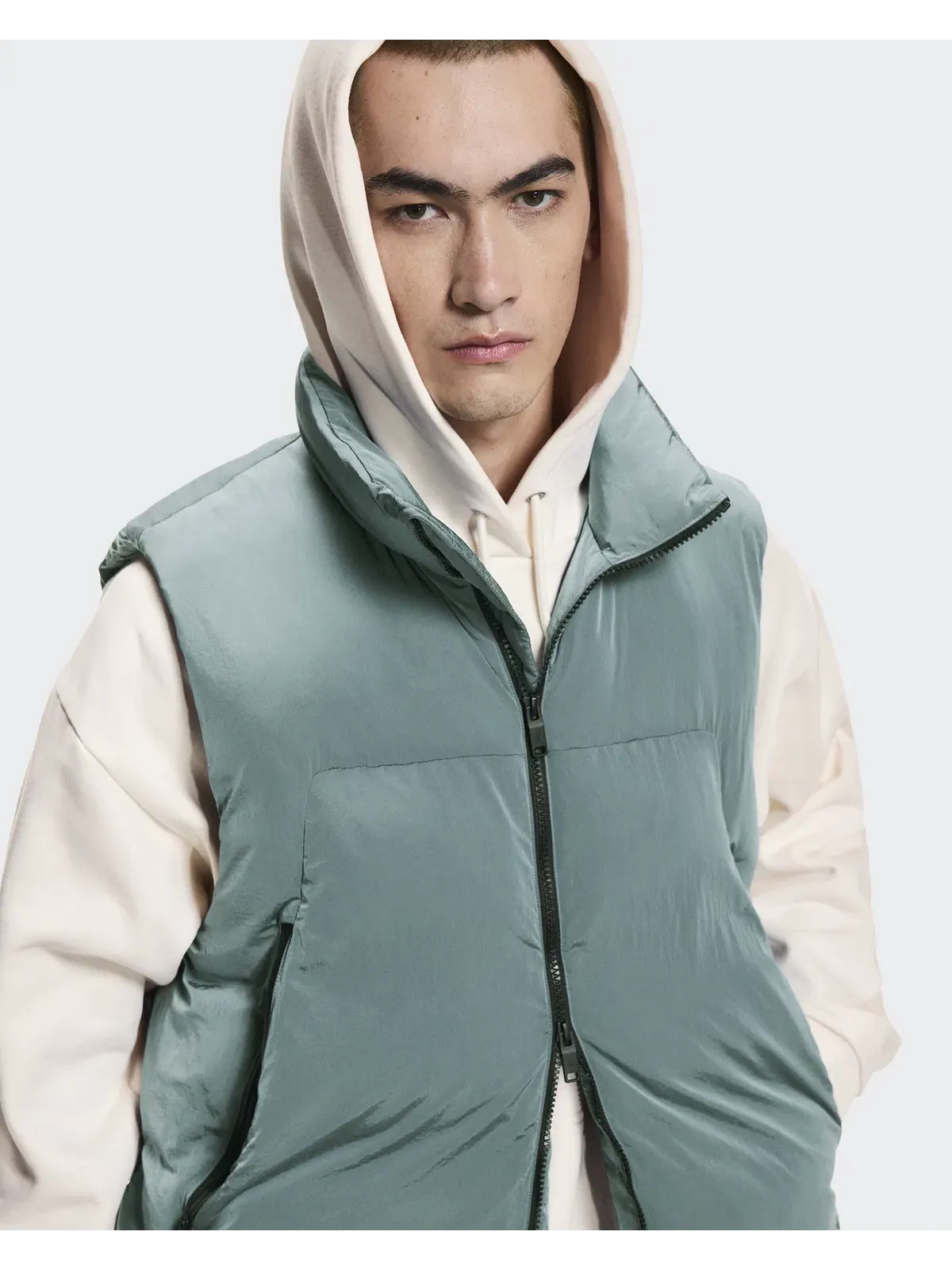 Мужской жилет с утеплителем On ThermaTec All-Day Puffer Vest On — изображение 7 из 11, приливной