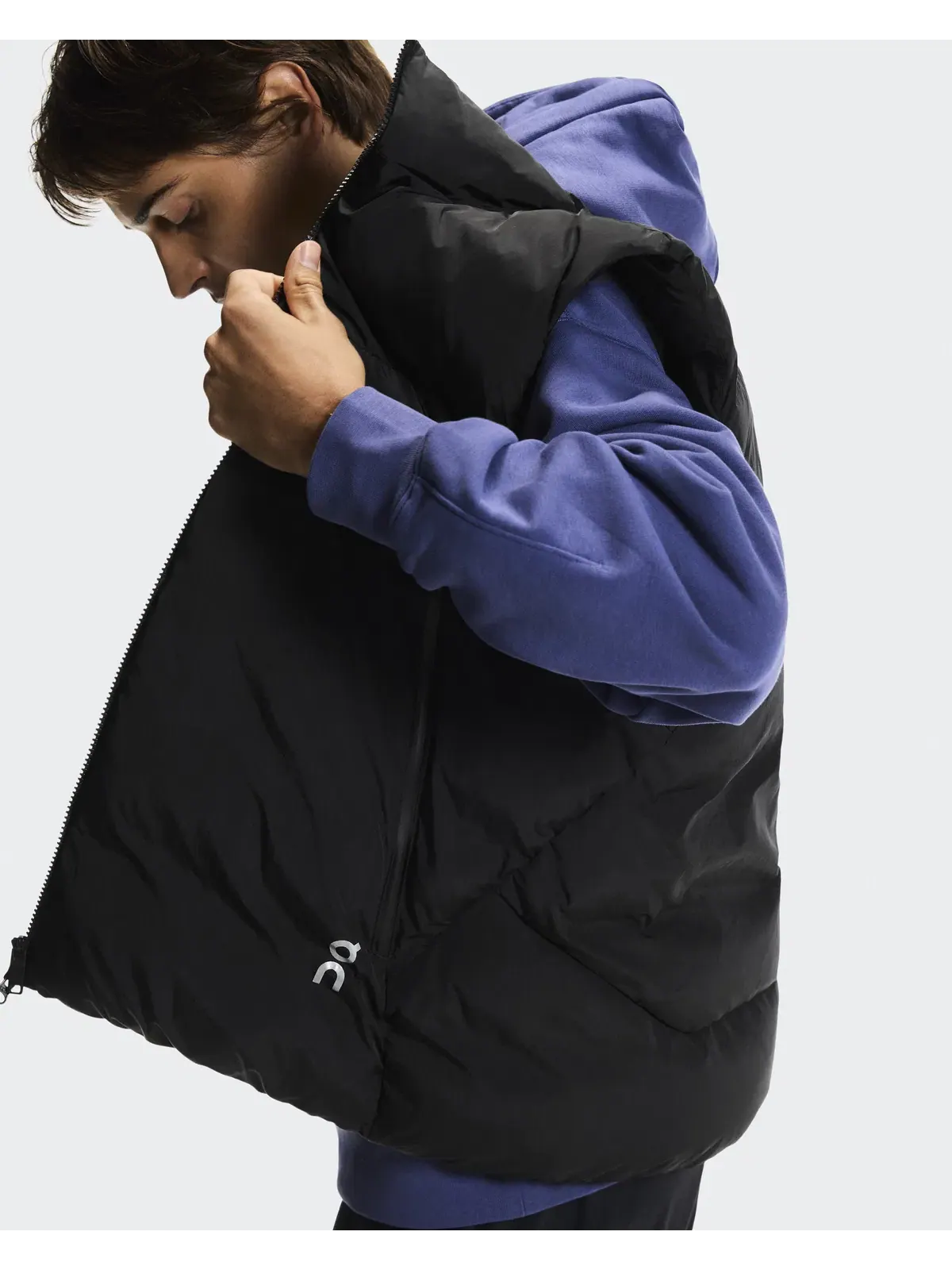 Мужской жилет All-Day Puffer Vest On — изображение 9 из 10, черный