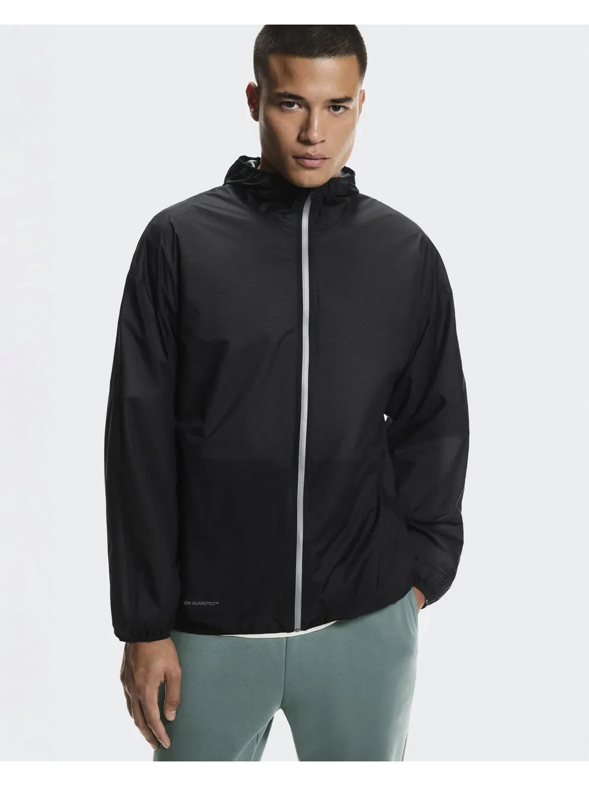 Мужская легкая водостойкая куртка Explore Lightweight Waterproof Jacket On — изображение 4 из 8, черный