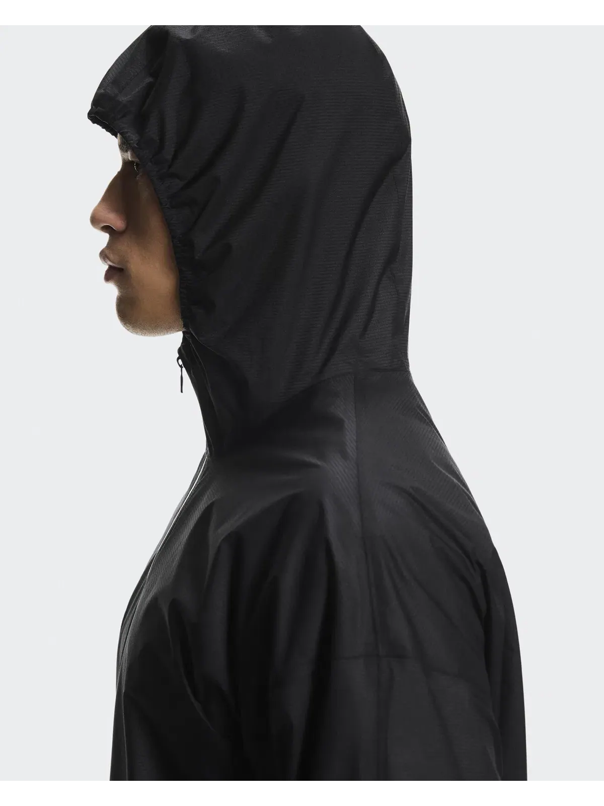 Мужская легкая водостойкая куртка Explore Lightweight Waterproof Jacket On — изображение 5 из 8, черный