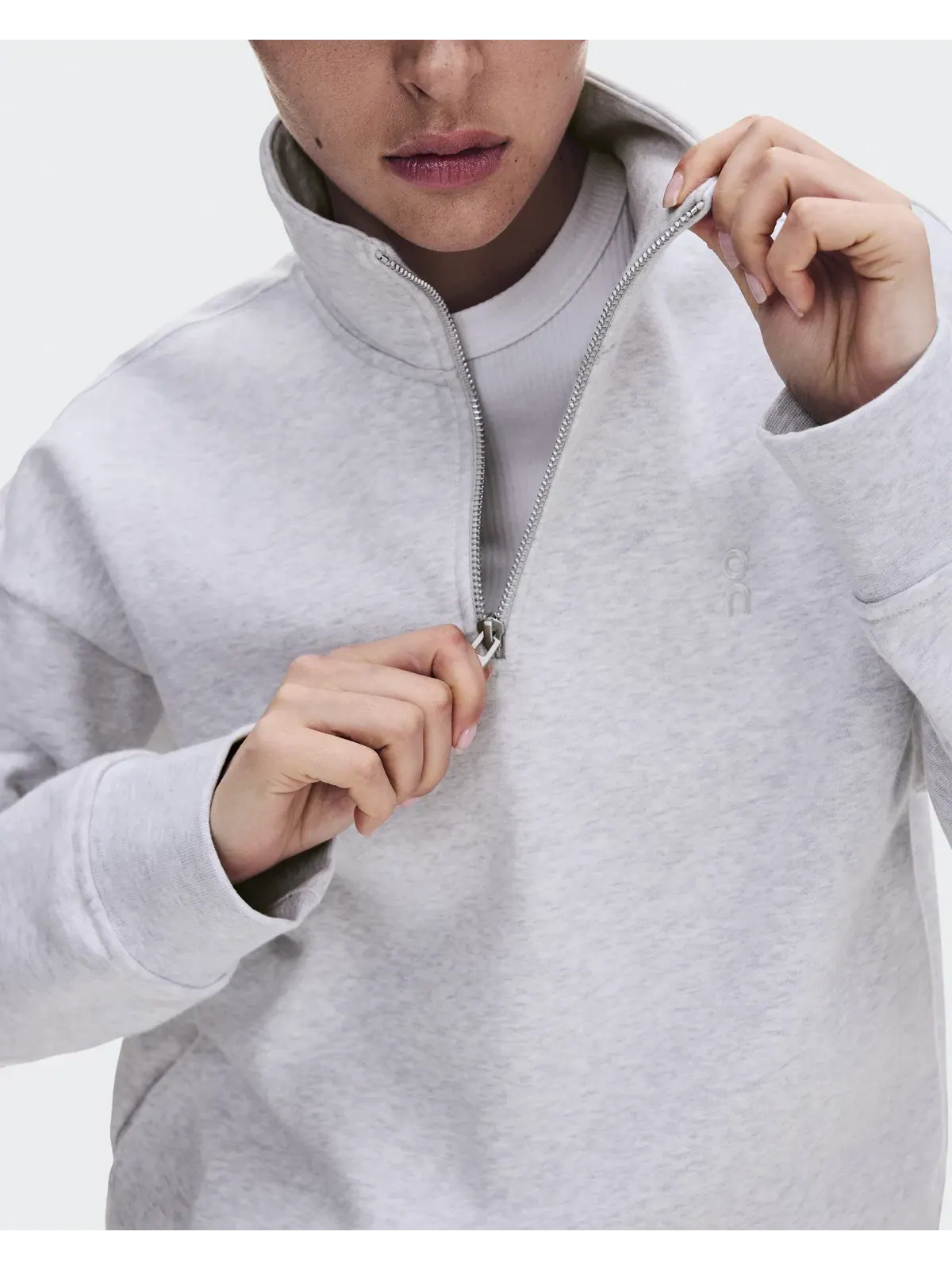 Женский свитшот на молнии с высоким воротом Club Collective 1/4 Zip On, Crater — изображение 3 из 9, землисто-серый