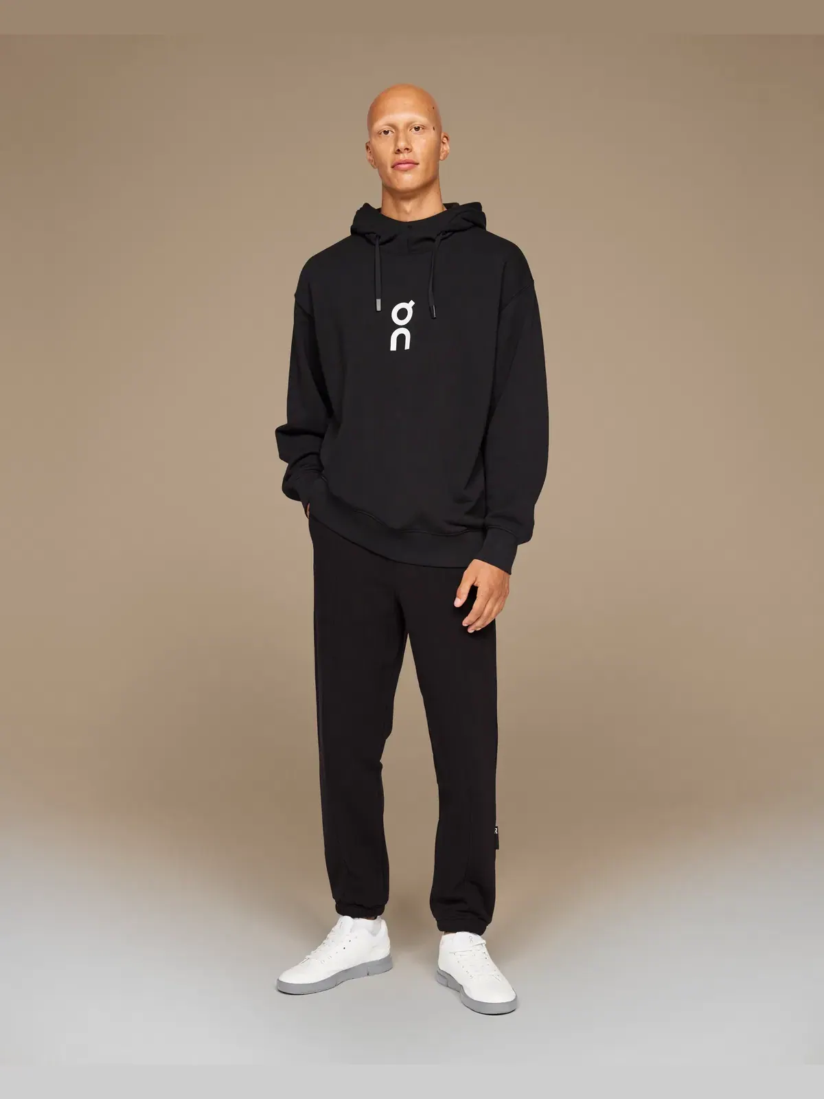 Мужское худи с капюшоном свободного кроя Club Hoodie On — изображение 2 из 6, черный