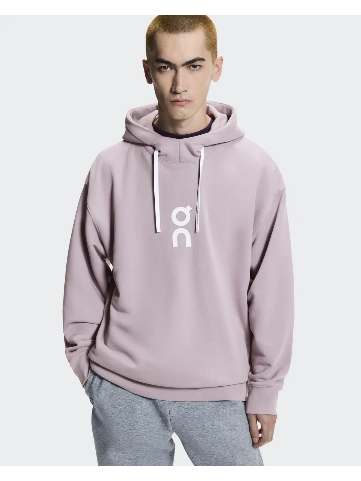 Мужское худи свободного кроя с капюшоном Club Hoodie On, Heron — изображение 4 из 8, светло-серый