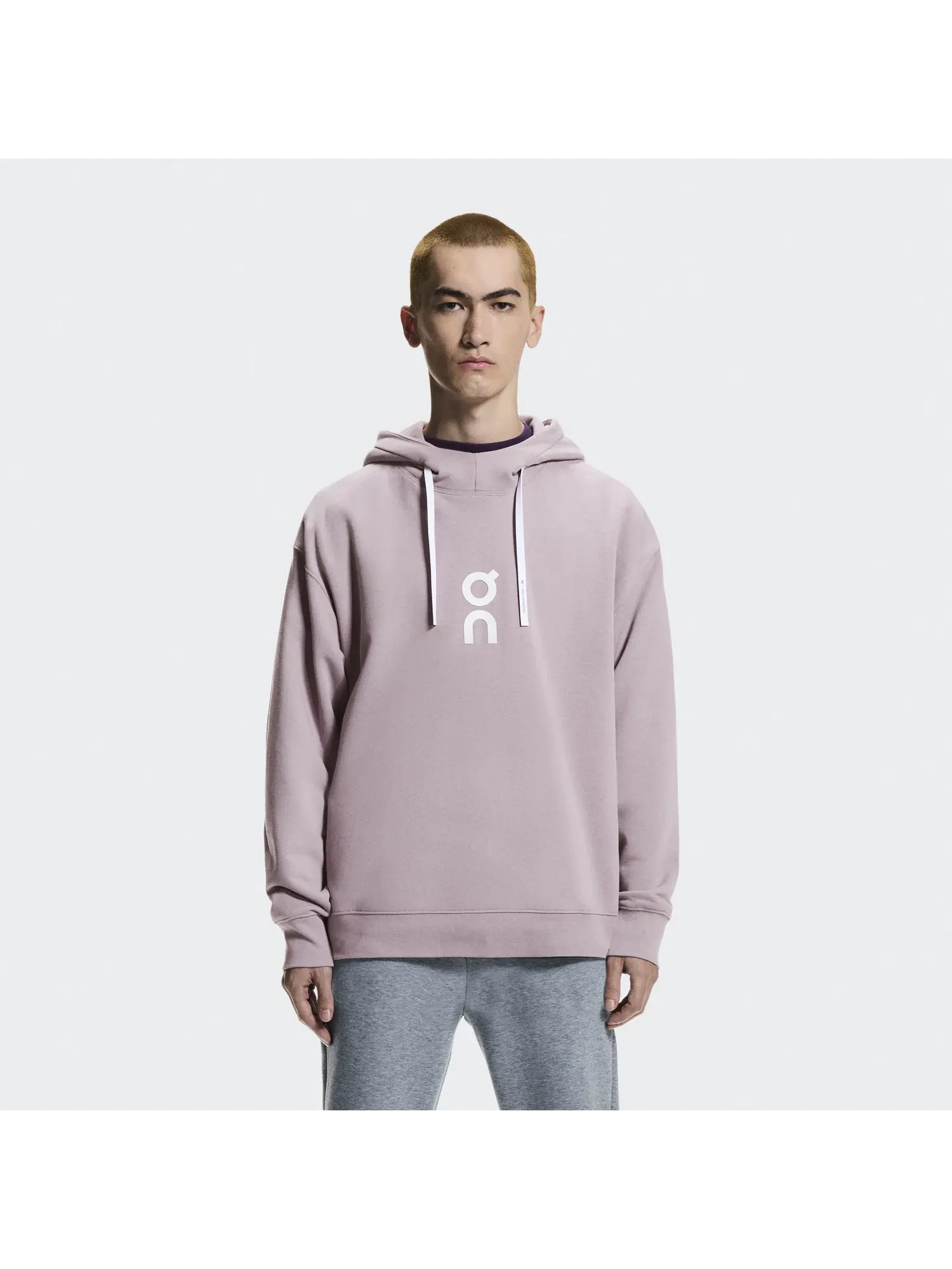 Мужское худи свободного кроя с капюшоном Club Hoodie On, Heron — изображение 8 из 8, светло-серый