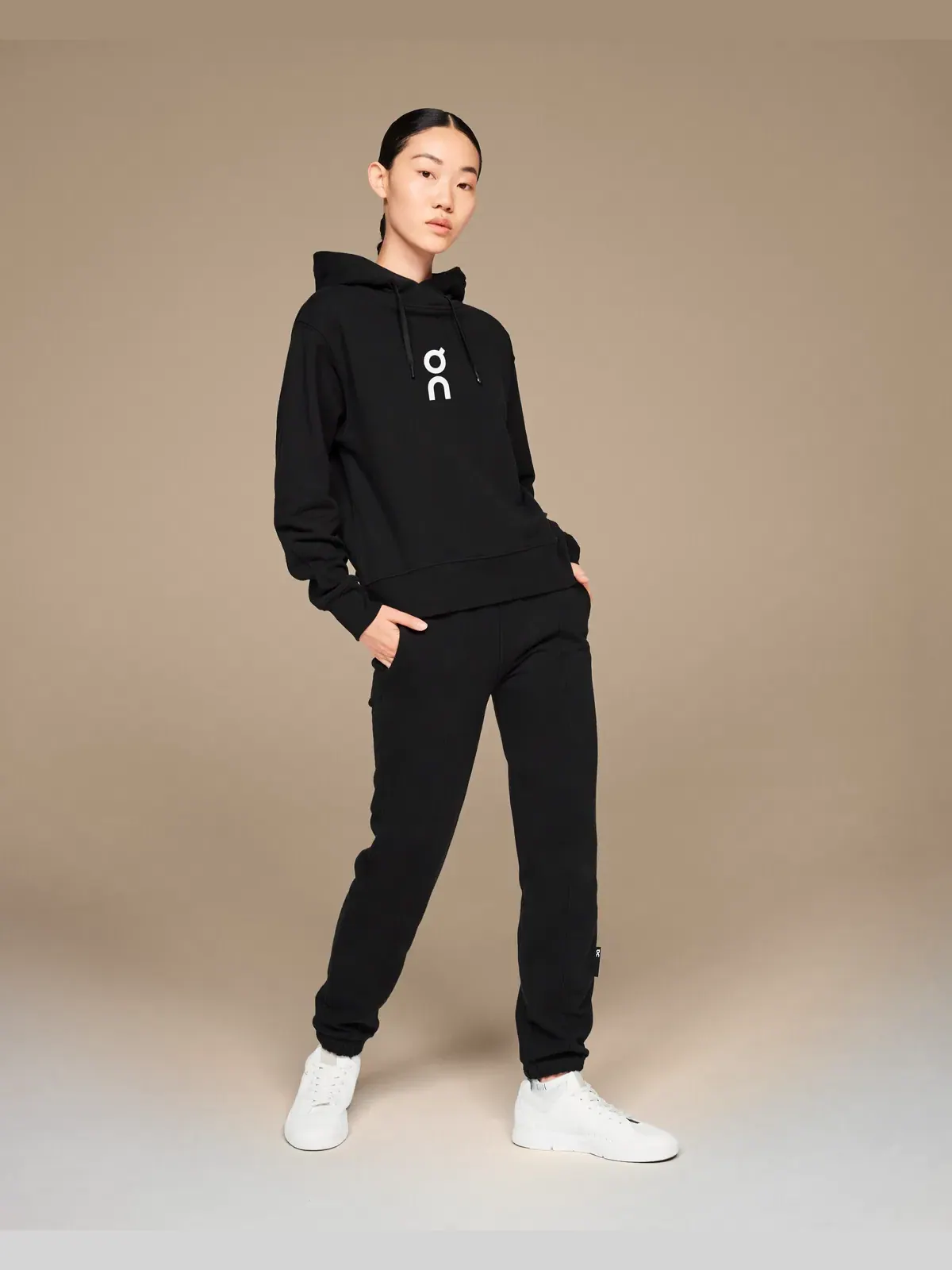 Женское худи с капюшоном свободного кроя Club Hoodie On — изображение 2 из 6, черный