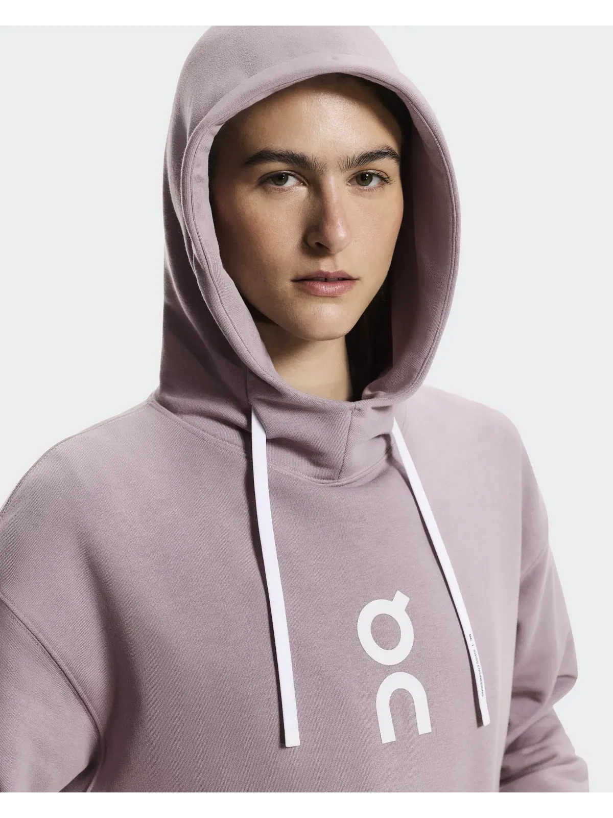 Женское худи свободного кроя с капюшоном Club Hoodie On, Heron — изображение 6 из 10, светло-серый