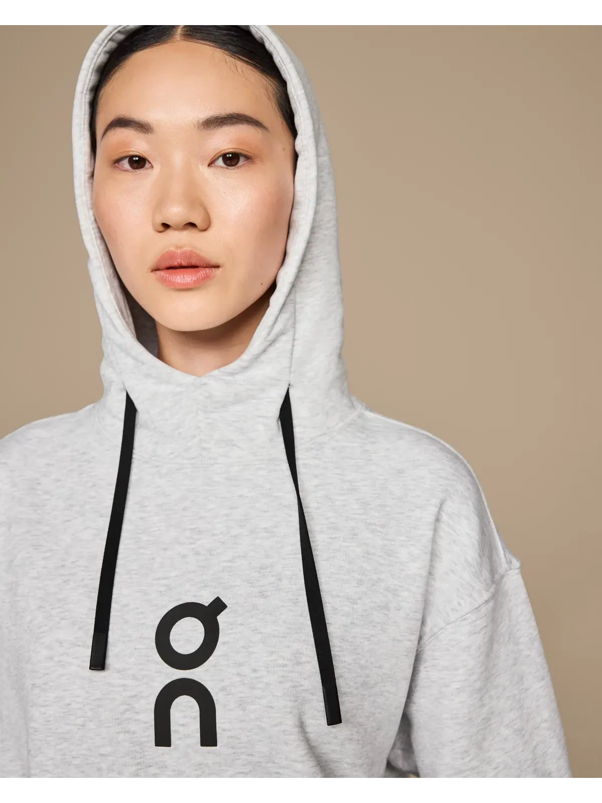Женское худи с капюшоном свободного кроя Club Hoodie On, Crater — изображение 5 из 6, землисто-серый