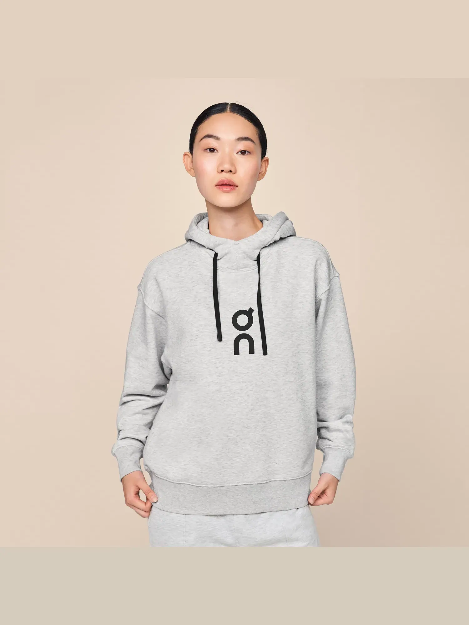 Женское худи с капюшоном свободного кроя Club Hoodie On, Crater — изображение 6 из 6, землисто-серый
