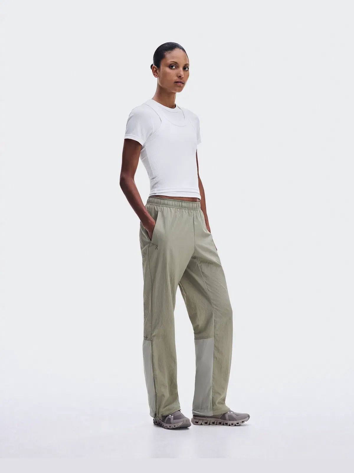 Женские спортивные брюки на резинке с регулируемым низом All-Day Track Pants On, Vetiver/Brume — изображение 2 из 9