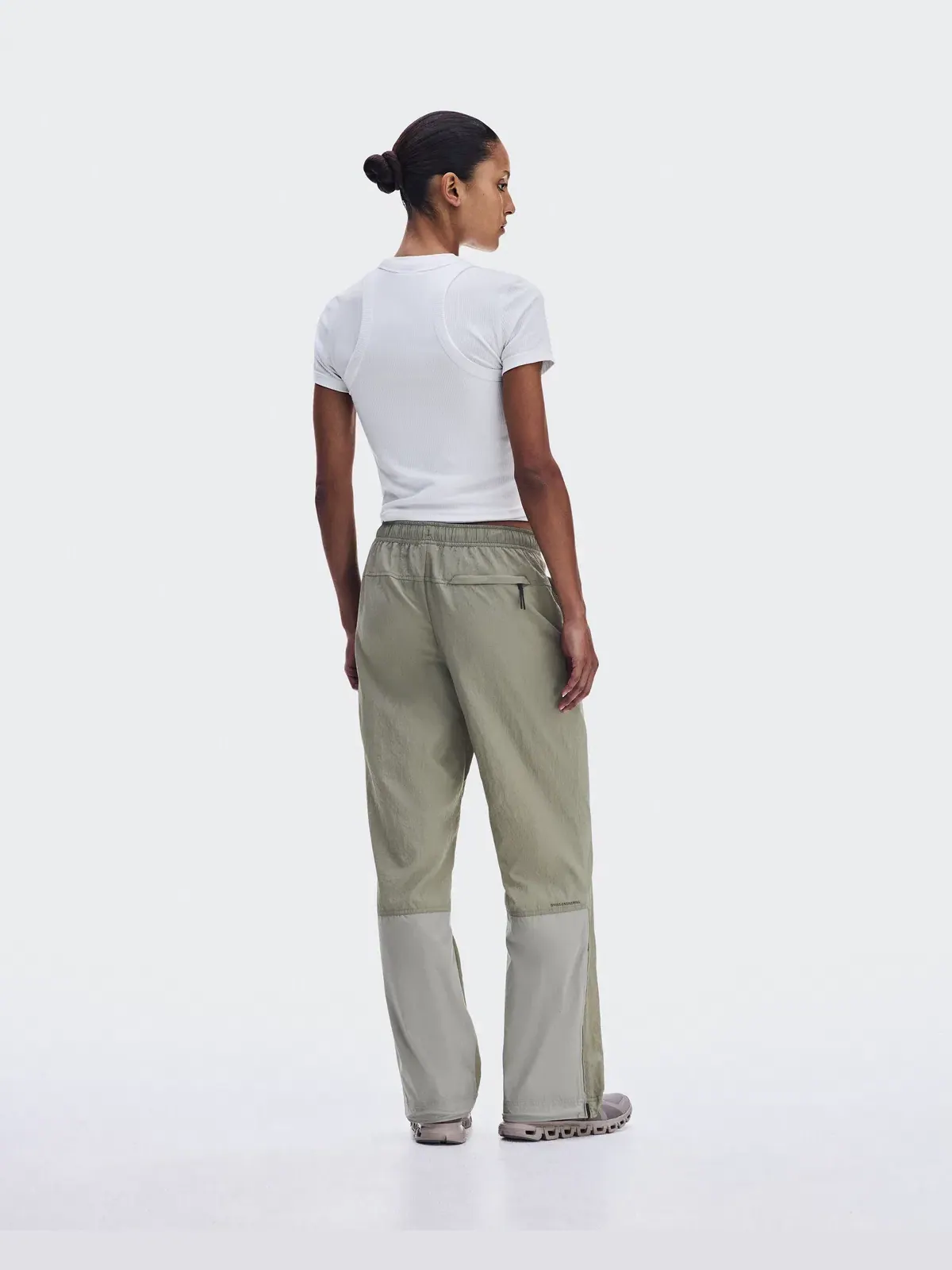 Женские спортивные брюки на резинке с регулируемым низом All-Day Track Pants On, Vetiver/Brume — изображение 4 из 9