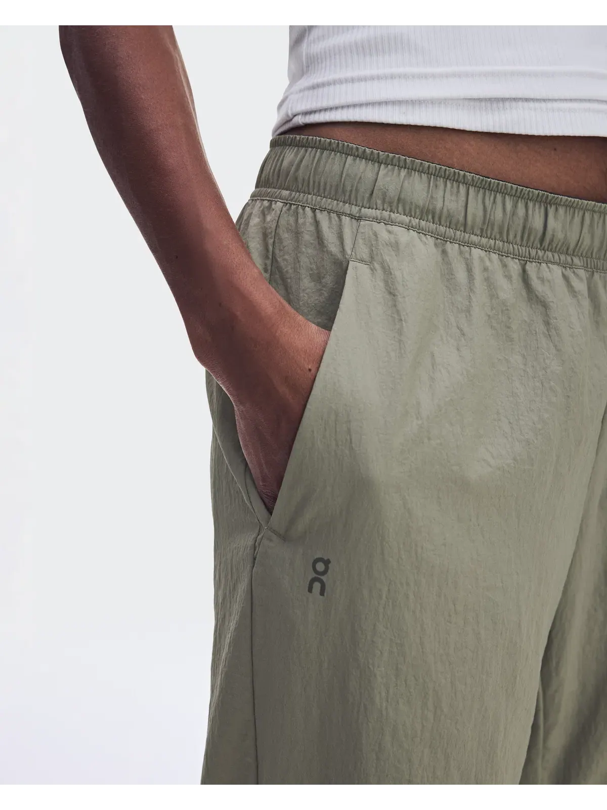 Женские спортивные брюки на резинке с регулируемым низом All-Day Track Pants On, Vetiver/Brume — изображение 8 из 9
