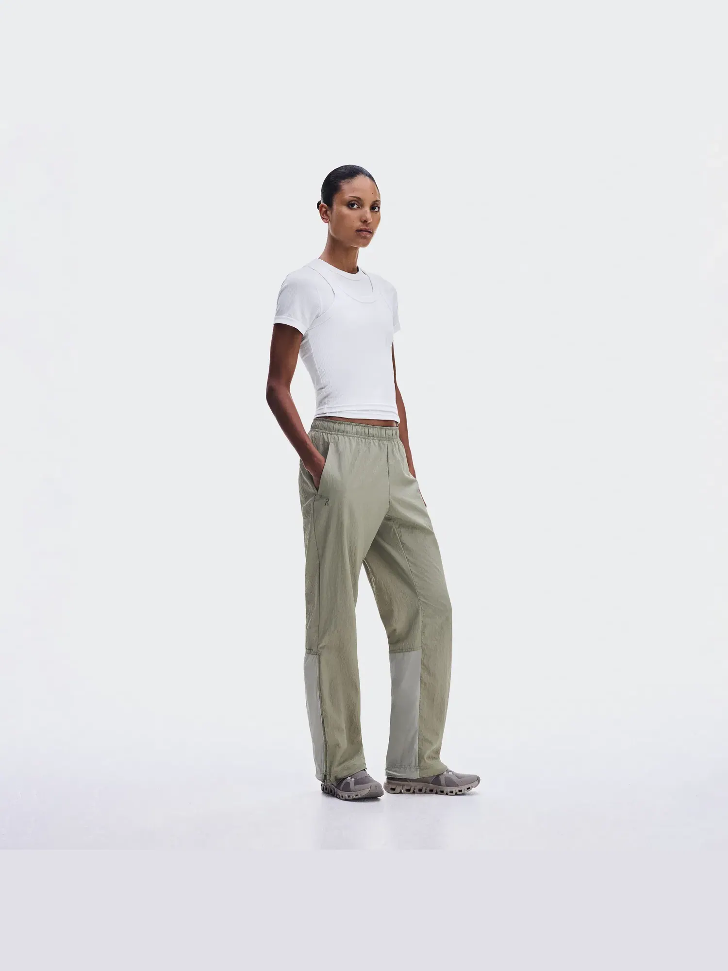 Женские спортивные брюки на резинке с регулируемым низом All-Day Track Pants On, Vetiver/Brume — изображение 9 из 9