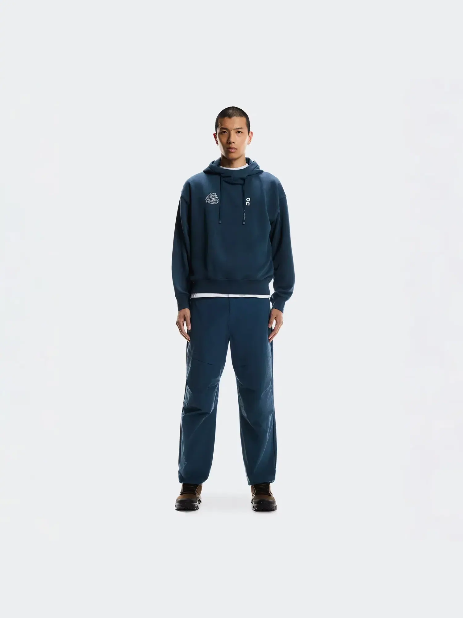 Мужские брюки карго с водоотталкивающей тканью Trek Pants BEAMS REI On — изображение 11 из 11, якиманский синий