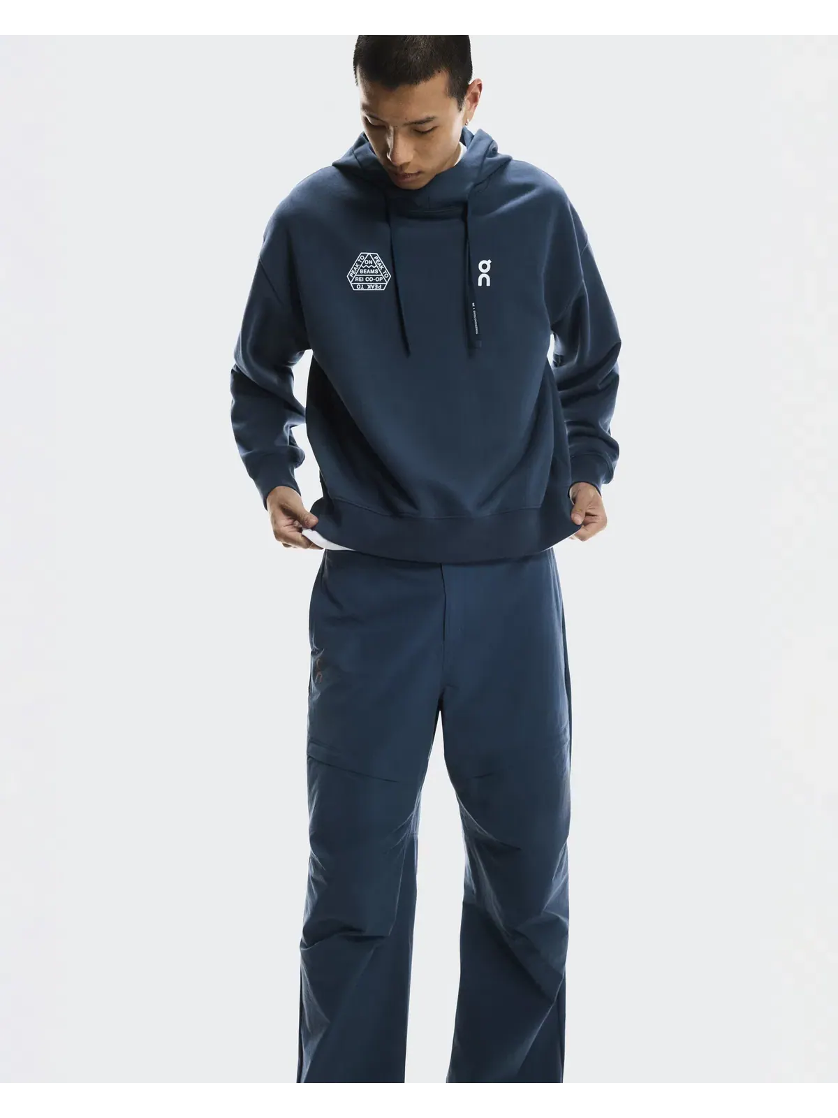 Мужские брюки карго с водоотталкивающей тканью Trek Pants BEAMS REI On — изображение 5 из 11, якиманский синий