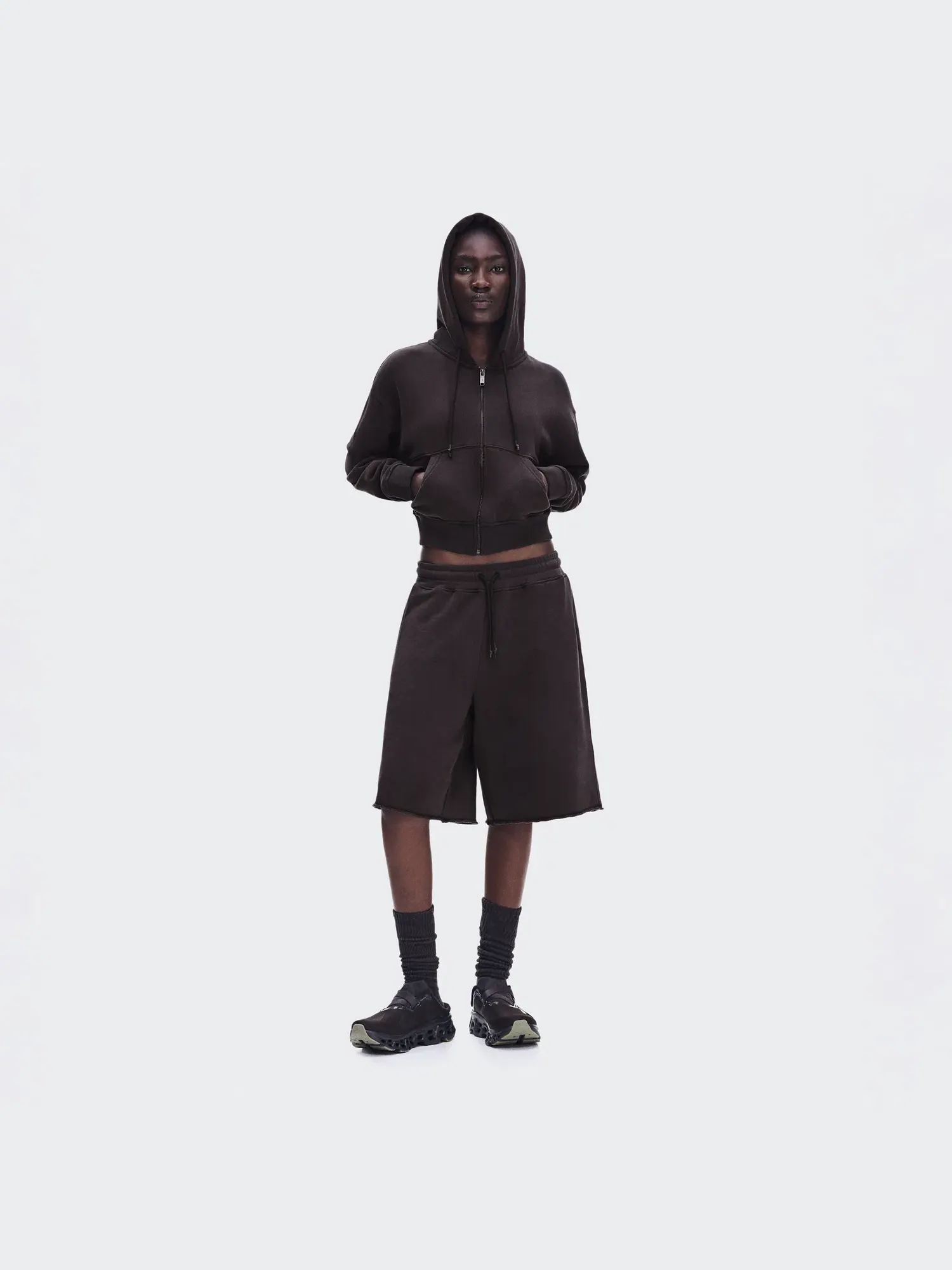 Женские шорты свободного кроя с завязками Club Collective Short FKA On — изображение 10 из 11, эспрессо