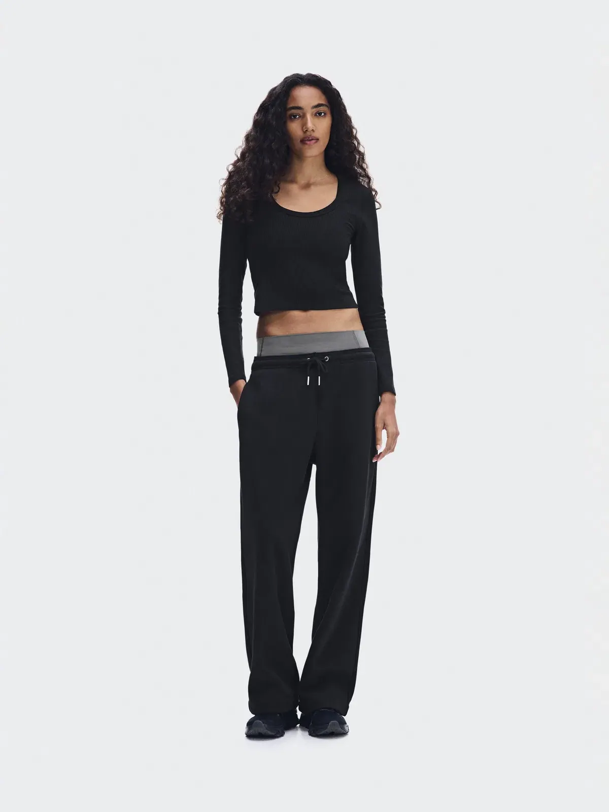 Женский лонгслив с глубоким вырезом All-Day Ribbed Long-T On — изображение 2 из 9, черный
