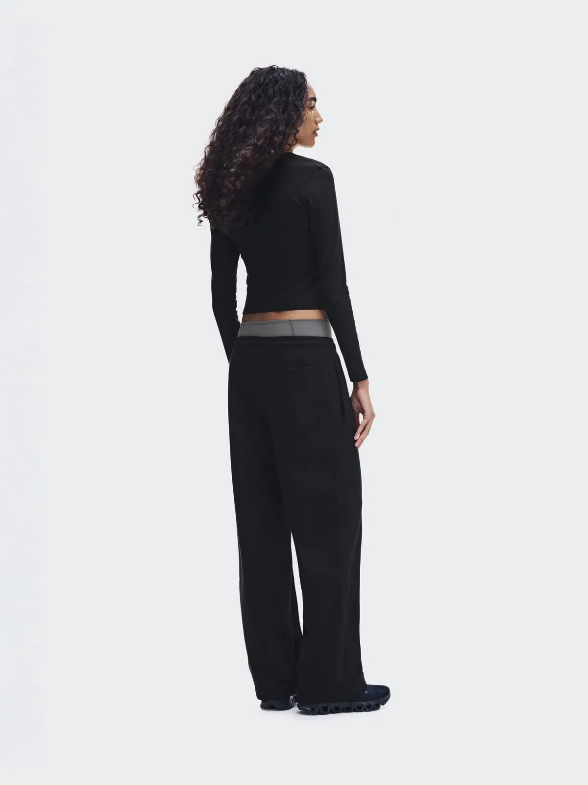 Женский лонгслив с глубоким вырезом All-Day Ribbed Long-T On — изображение 4 из 9, черный