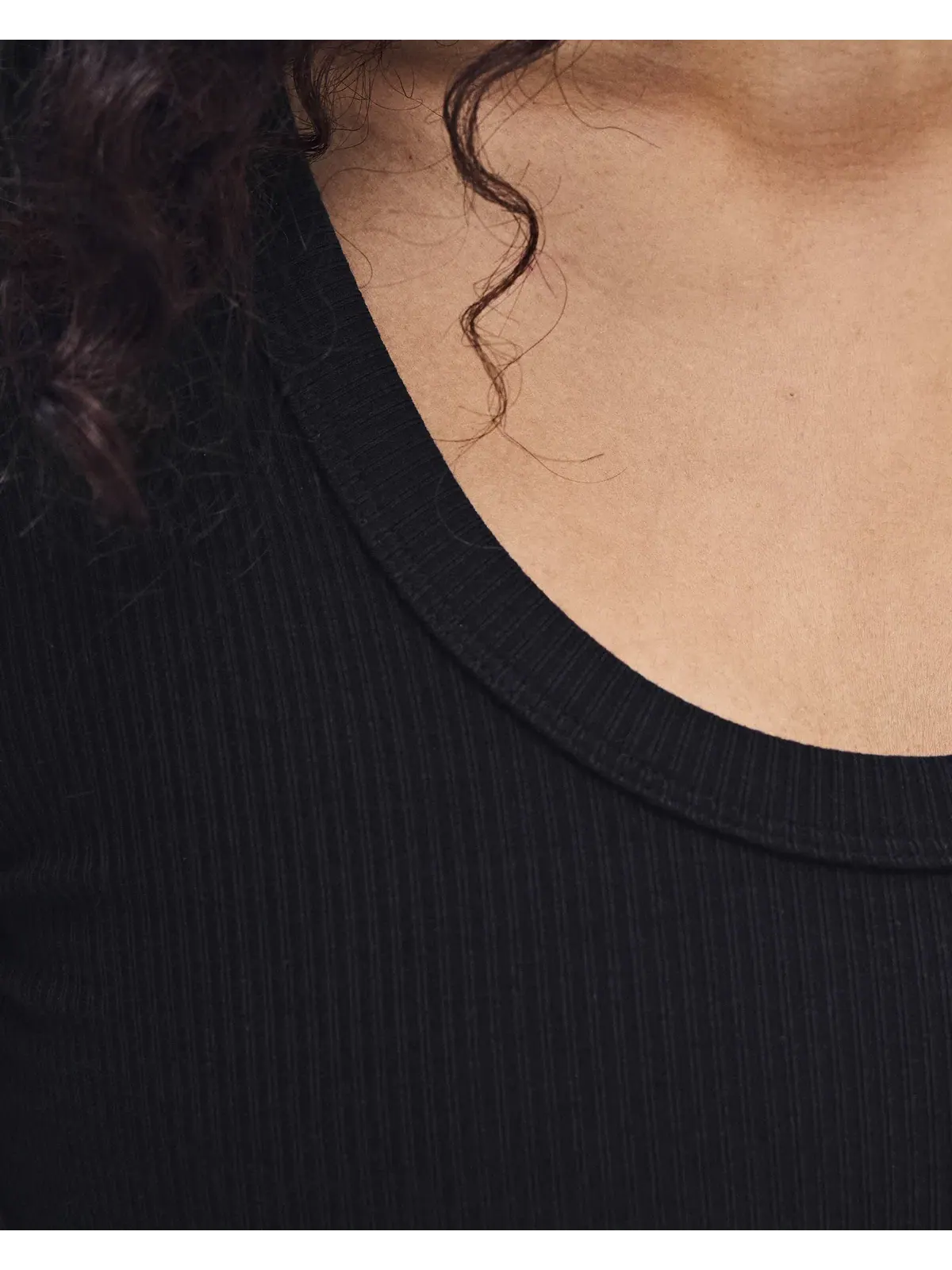 Женский лонгслив с глубоким вырезом All-Day Ribbed Long-T On — изображение 7 из 9, черный