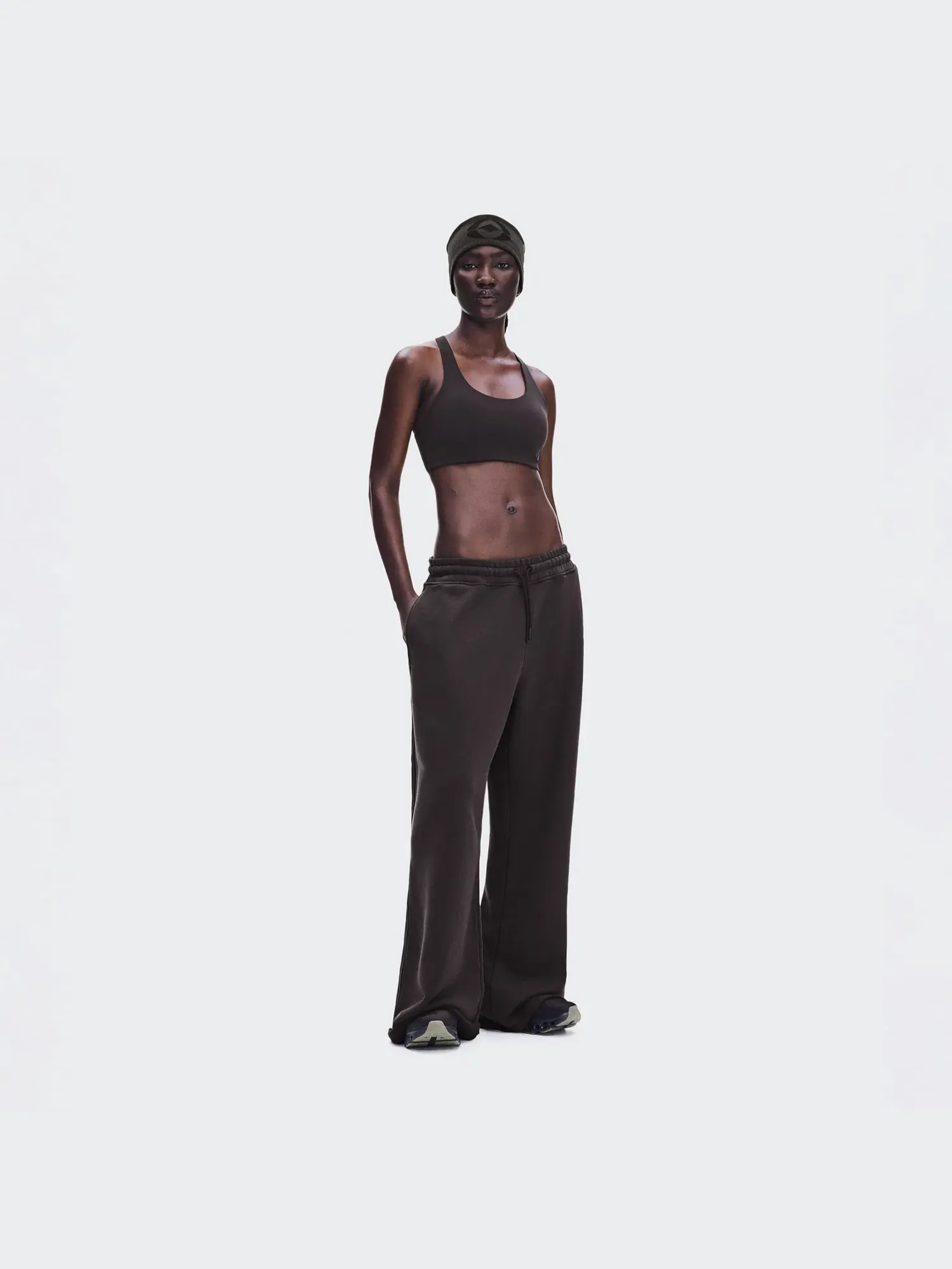 Женские брюки с эффектом потертости Club Collective Pants FKA On — изображение 10 из 11, эспрессо