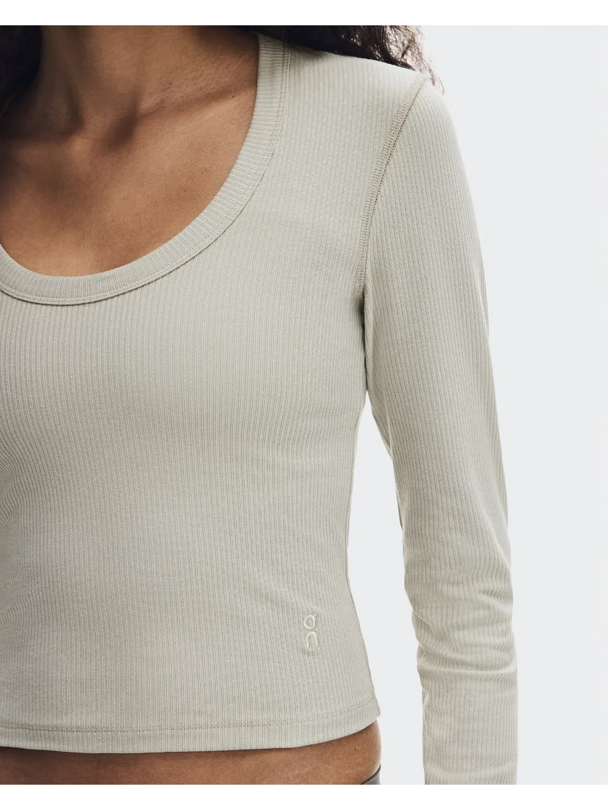 Женский лонгслив с глубоким вырезом All-Day Ribbed Long-T On, Brume — изображение 5 из 8, дымчато-серый