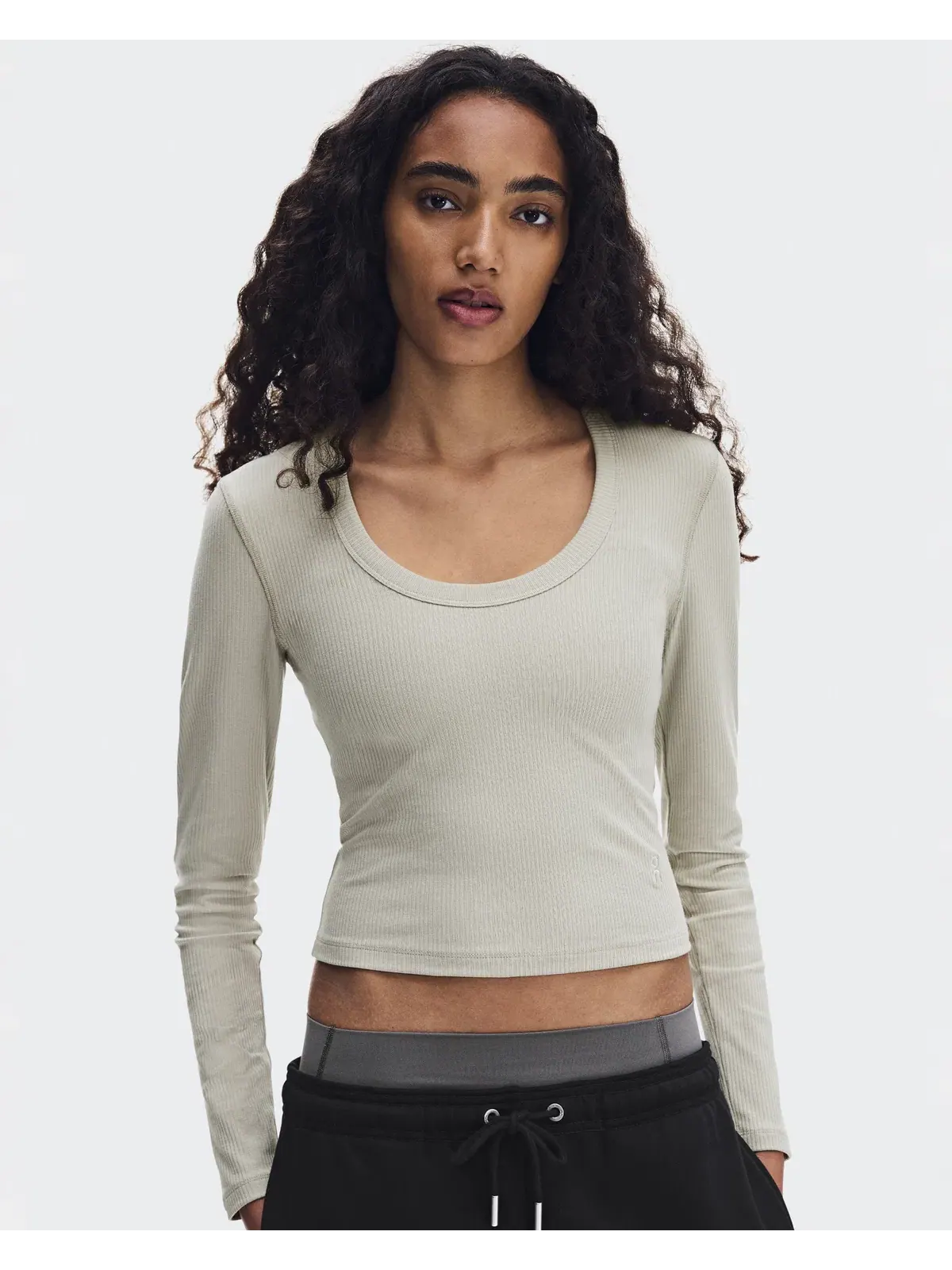 Женский лонгслив с глубоким вырезом All-Day Ribbed Long-T On, Brume — изображение 6 из 8, дымчато-серый