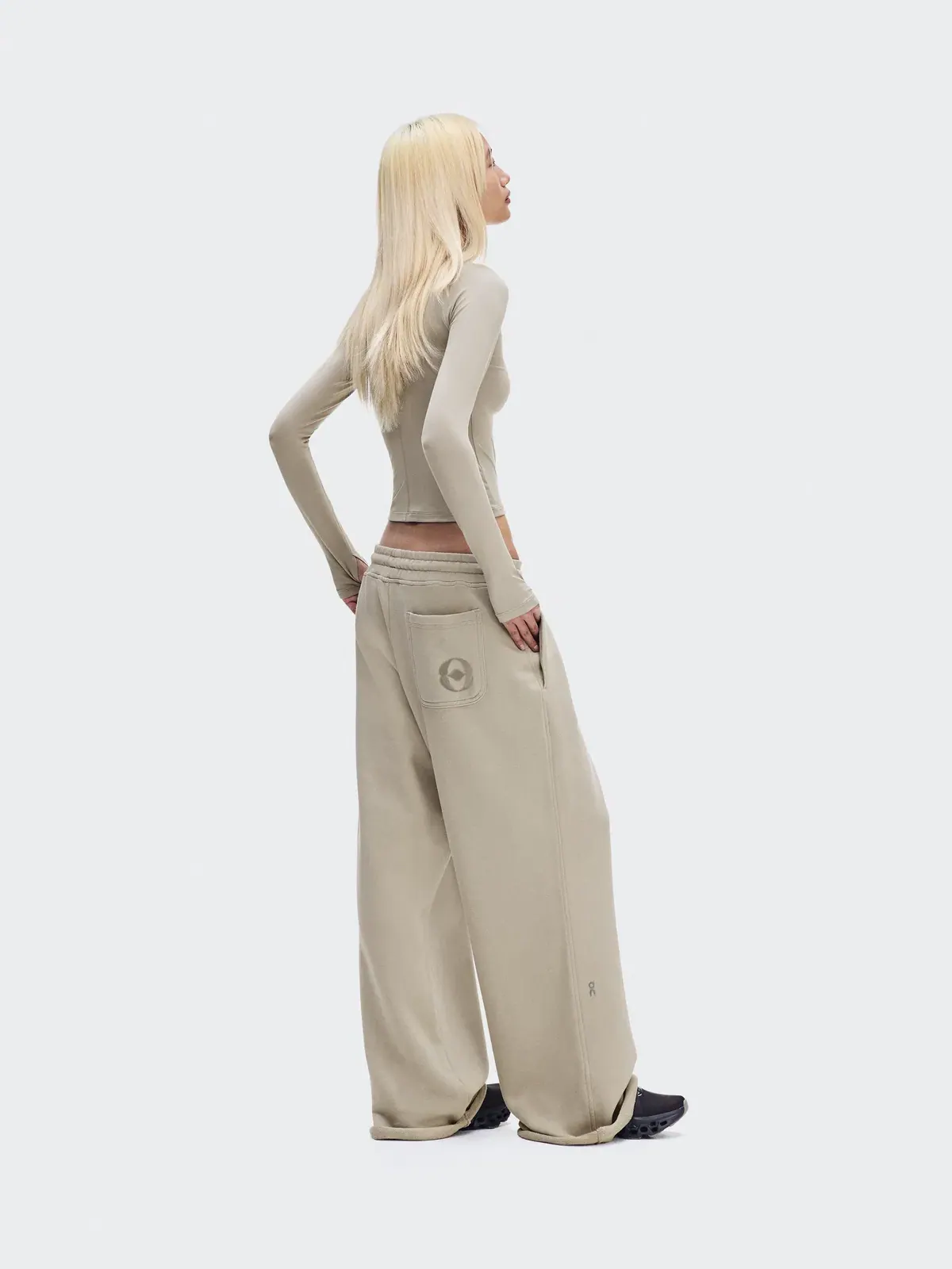 Женские брюки с эффектом потертости Club Collective Pants FKA On, Lurien — изображение 4 из 9, шалфейно-зеленый