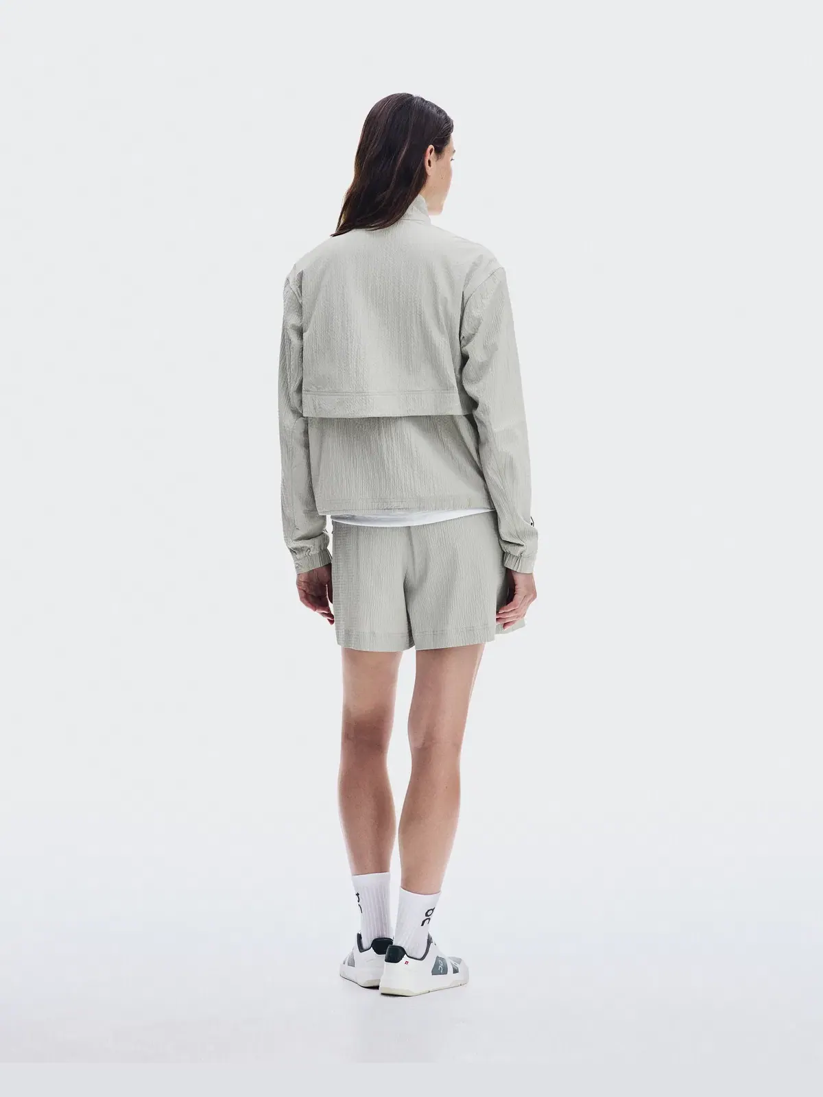 Женская куртка с 1/2 молнией из текстурированной ткани Courtside 1/2 Zip Eaze On, Brume — изображение 4 из 9, дымчато-серый