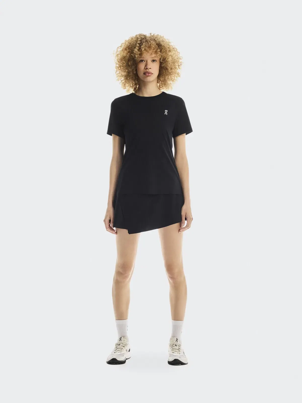Женская юбка для тенниса с внутренними леггинсами Court Skirt Side Pleat On — изображение 2 из 8, черный